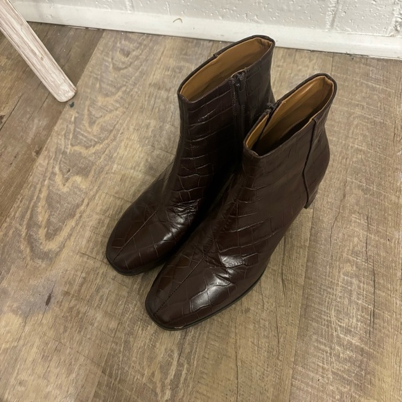 Via Spiga Sahira brown croc embossed booties - Picture 2 of 9